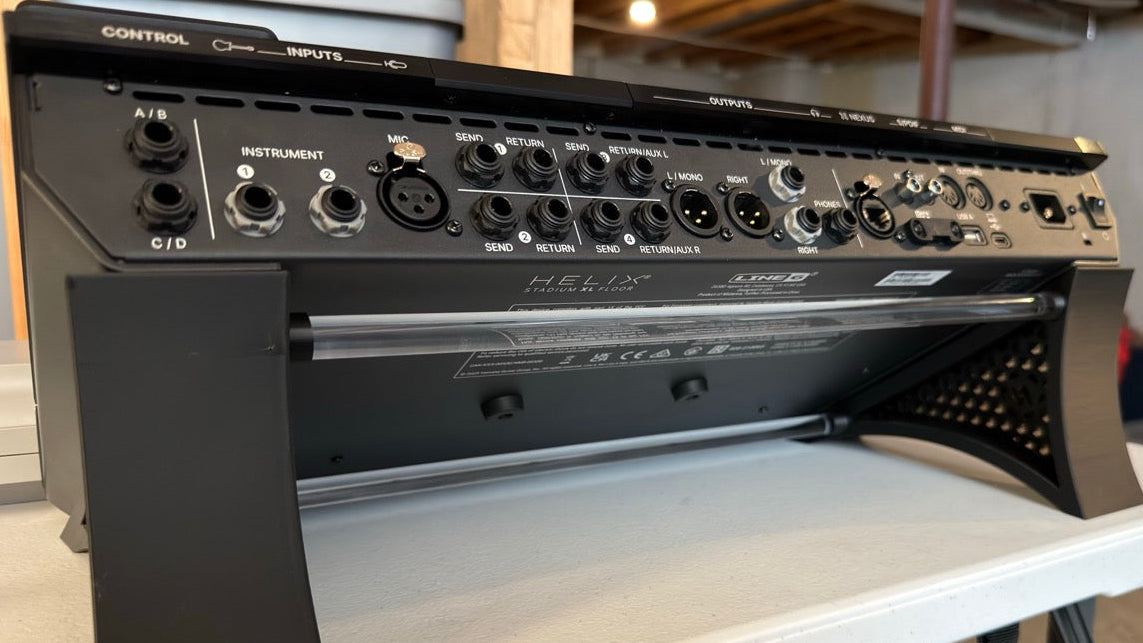 Helix® Stadium XL Desktop Stand